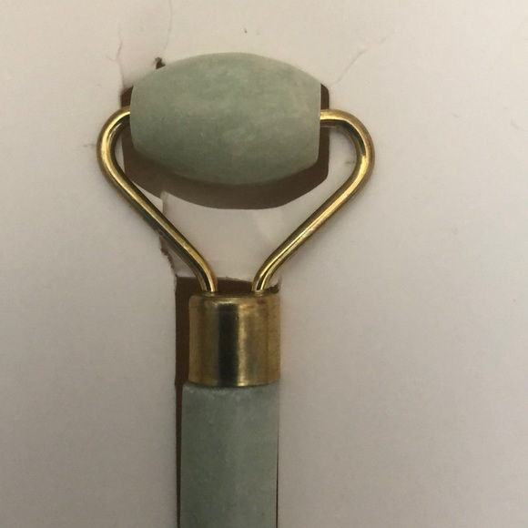 Jade Roller - Picture 3 of 5